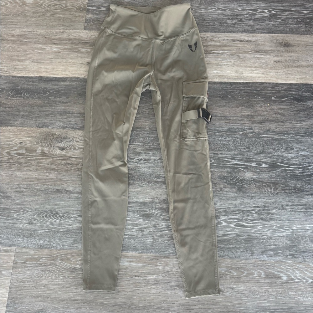 Olive Women’s Cargo Leggings- size small